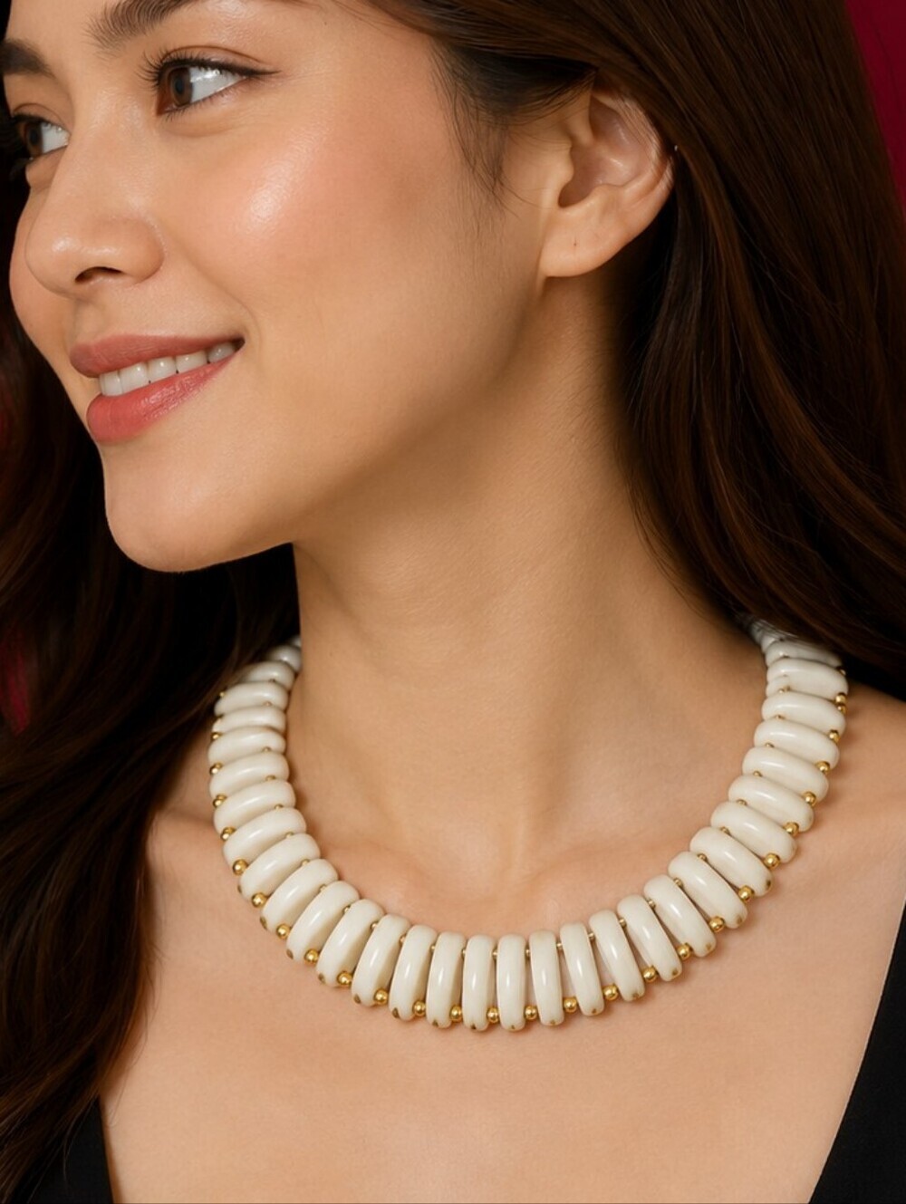 VTG Space Age White Goldtone Acrylic Choker Necklace